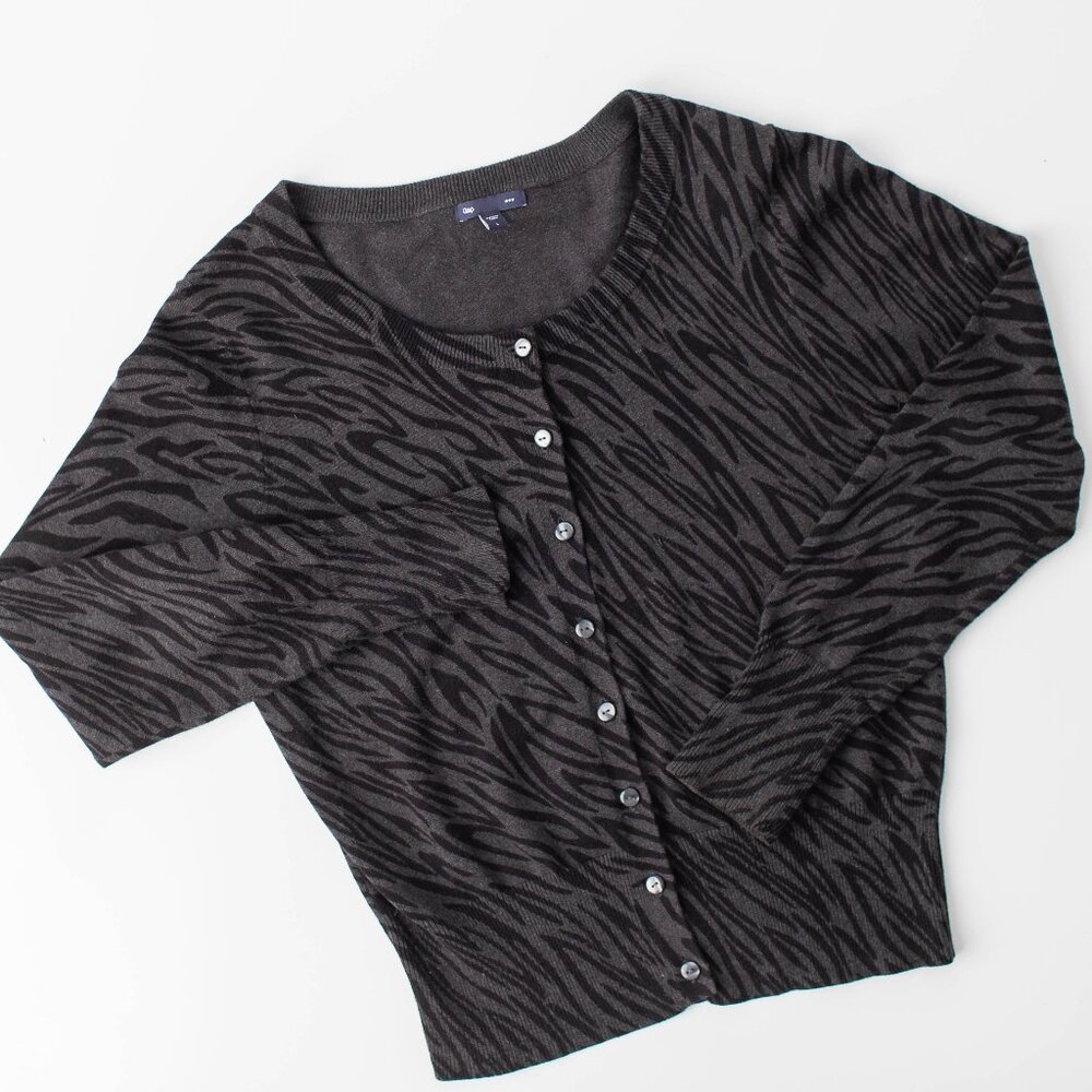 Gap‎ Women's Large Cardigan Sweater Grey/Black Animal Print Knit Button-Up